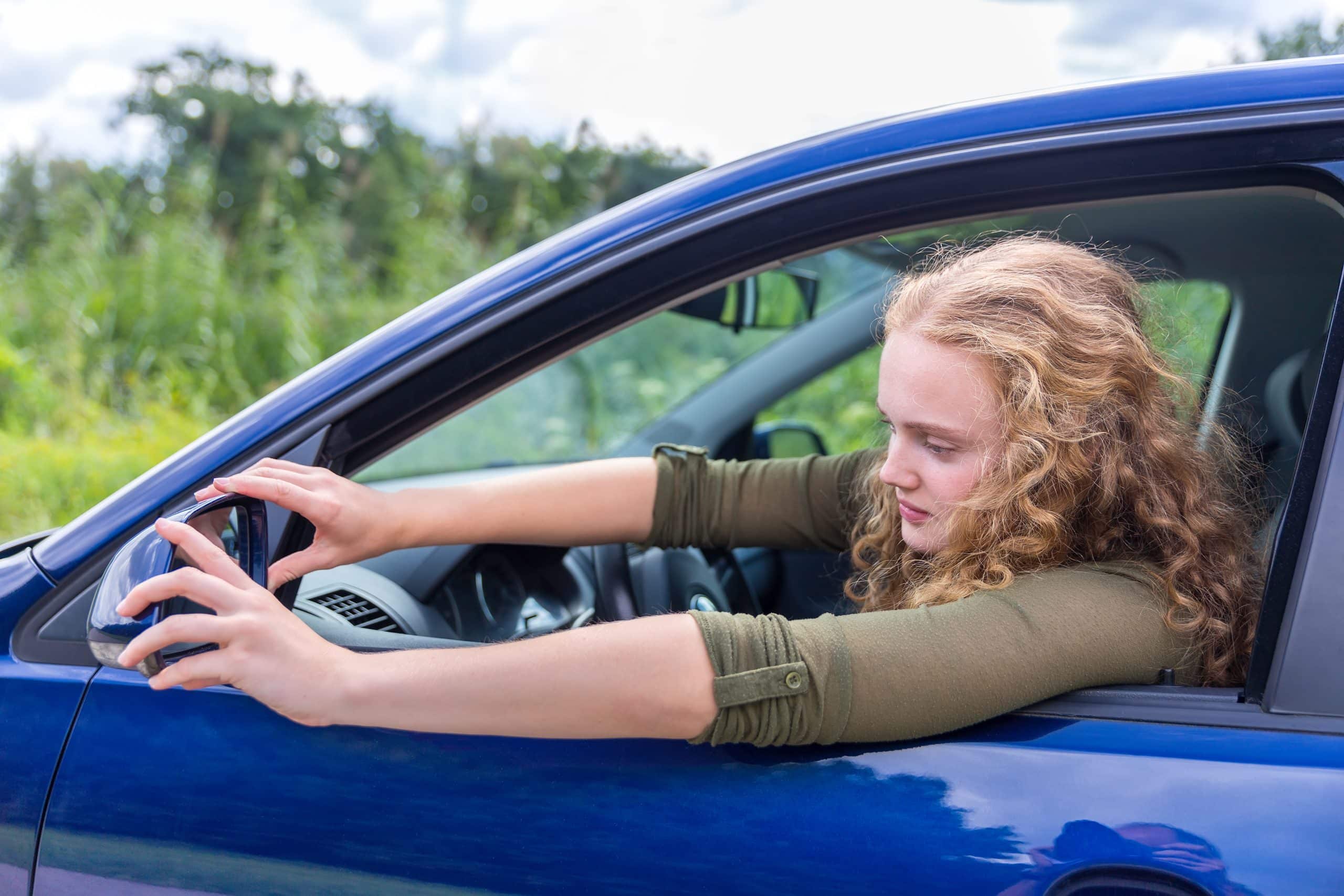 How To Use Mirrors Correctly While Driving